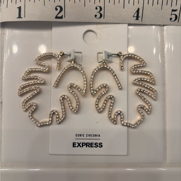 NWT-Express Gold Statement Leaf Earrings - Picture 2 of 7